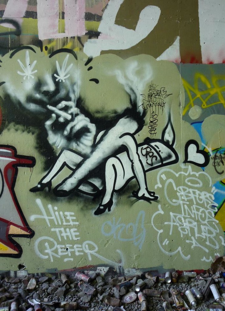 Graffiti z marihuaną jointem i bongiem