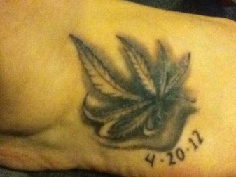 marihuana-lisc-tatuaze-420