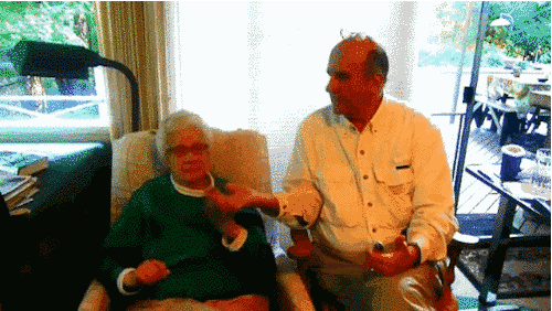 93-letnia-kobieta-pali-pierwszy-raz-jointa