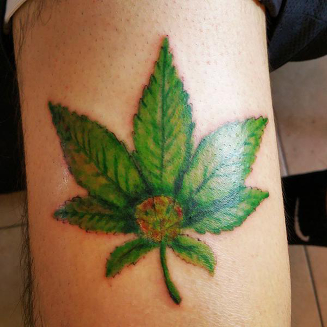 tatuaz-z-lisciem-marihuany