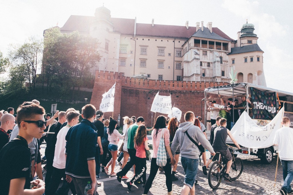 zdjęcia z Marszu Wyzwolenia Konopi 2015 w Krakowie