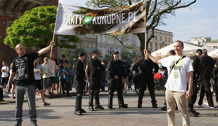 fotorelacja zdjecia z marszu wyzwolenia konopi 2015 krakow