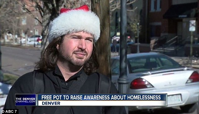 Mężczyzna, który rozdał 1000 jointów bezdomnym na Święta Bożego Narodzenia