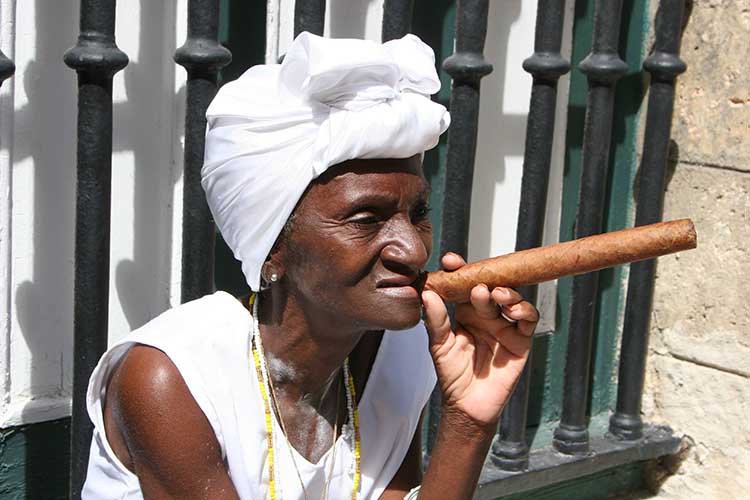 95 letnia kobieta pali marihuanę od 85 lat