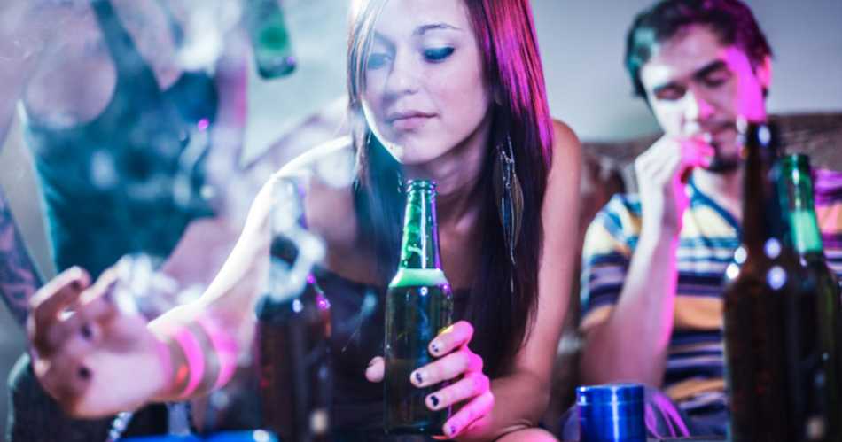 nastolatkowie mają większy problem z dostępem do legalnej marihuany niż alkoholu