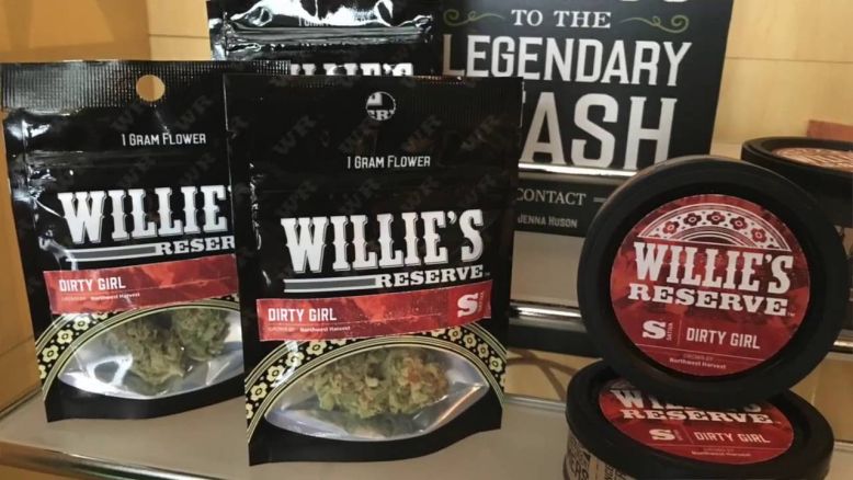 Willie Nelson posiada własną markę produktów. Sprzedaje marihuanę