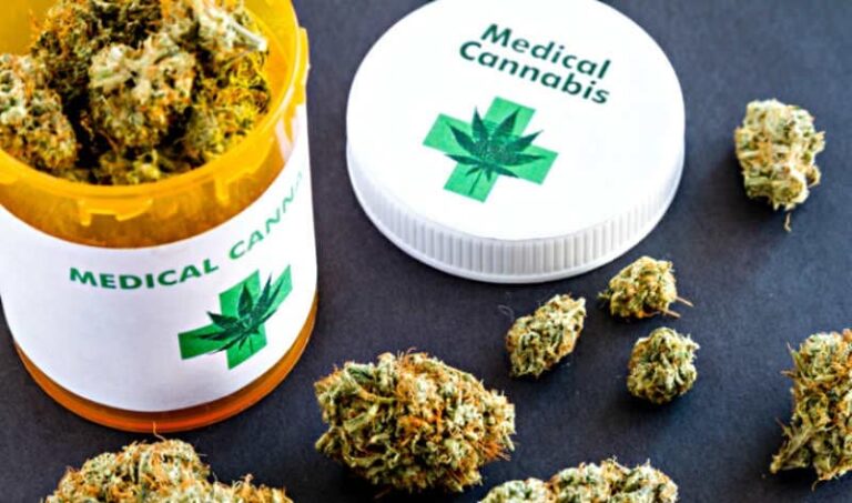 Ile recept na medyczną marihuanę wypisali lekarze w 2021 r.?