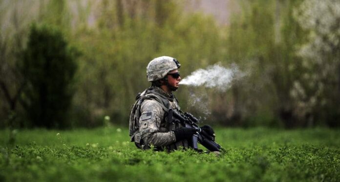 Żołnierz przyłapany na paleniu marihuany w ośrodku ostrzegania o pociskach jądrowych