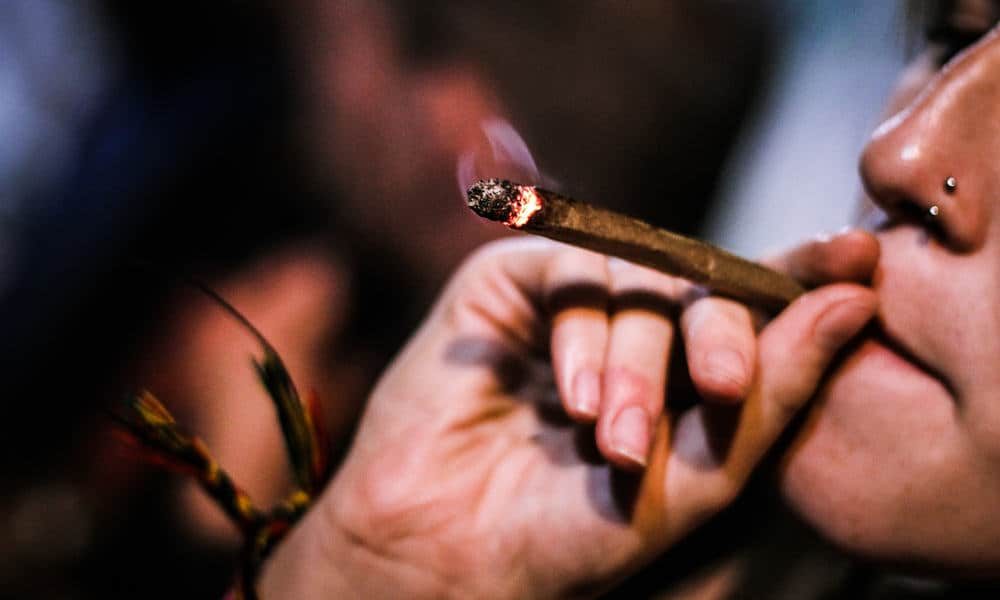 San Francisco zezwala na palenie marihuany w domu, ale zakazuje palenia tytoniu