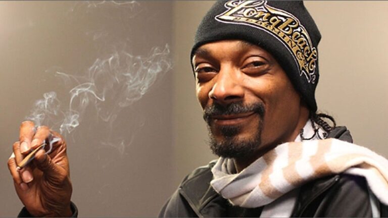 Profesjonalny “zwijacz jointów” Snoop Dogga ujawnia, ile jointów skręcił przez 6 lat
