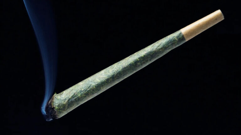 Czy palenie jointów to marnotrawstwo?